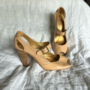 Seychelles beige open toe Mary Jane patent women’s size 9 EUC